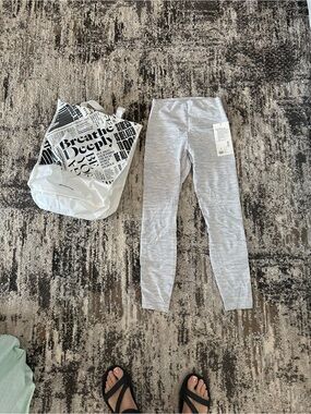 Wee are from space Nimbus Battleship Lululemon pants, NWT Align HR 25  sz 6